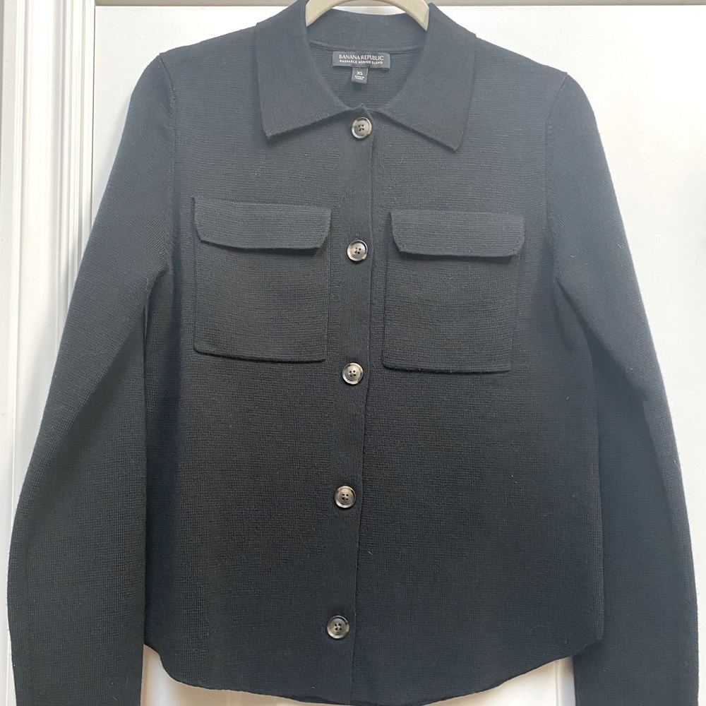 Like new Banana Republic washable Marino blend button up sweater Jacket